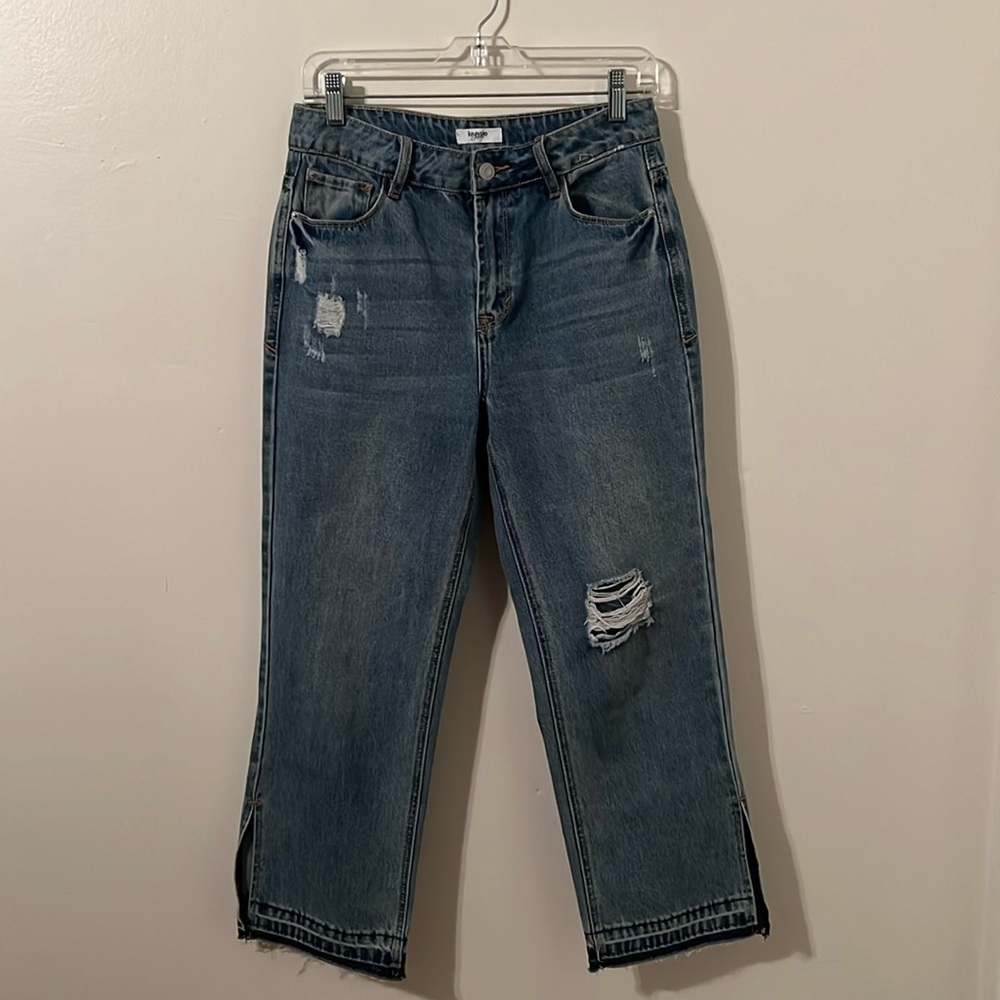Kensie High Rise Distresed Jeans Cropped, no stretch, zipper fly Size 4/27